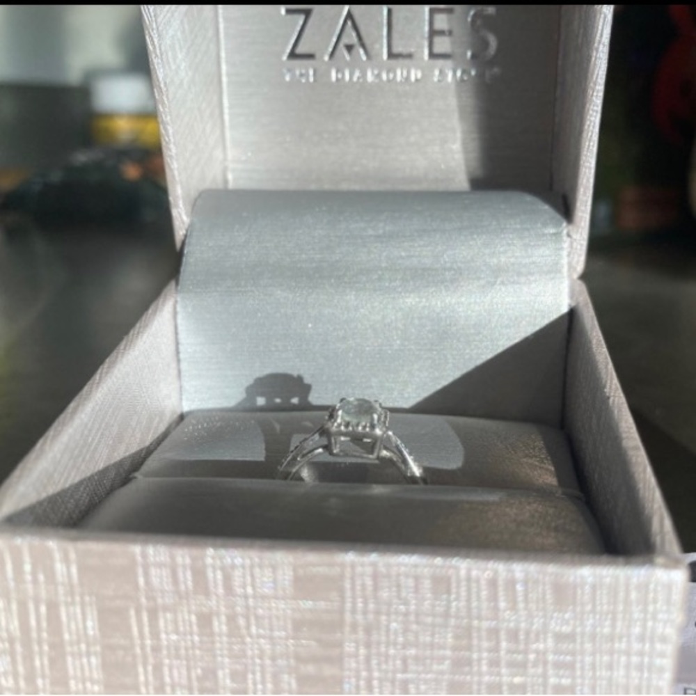 Zales White Sapphire ring size 5